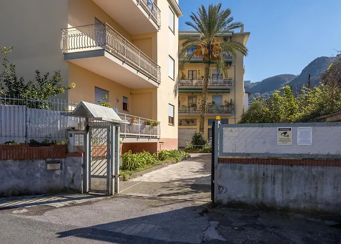 La E Bella - De Vivo Realty